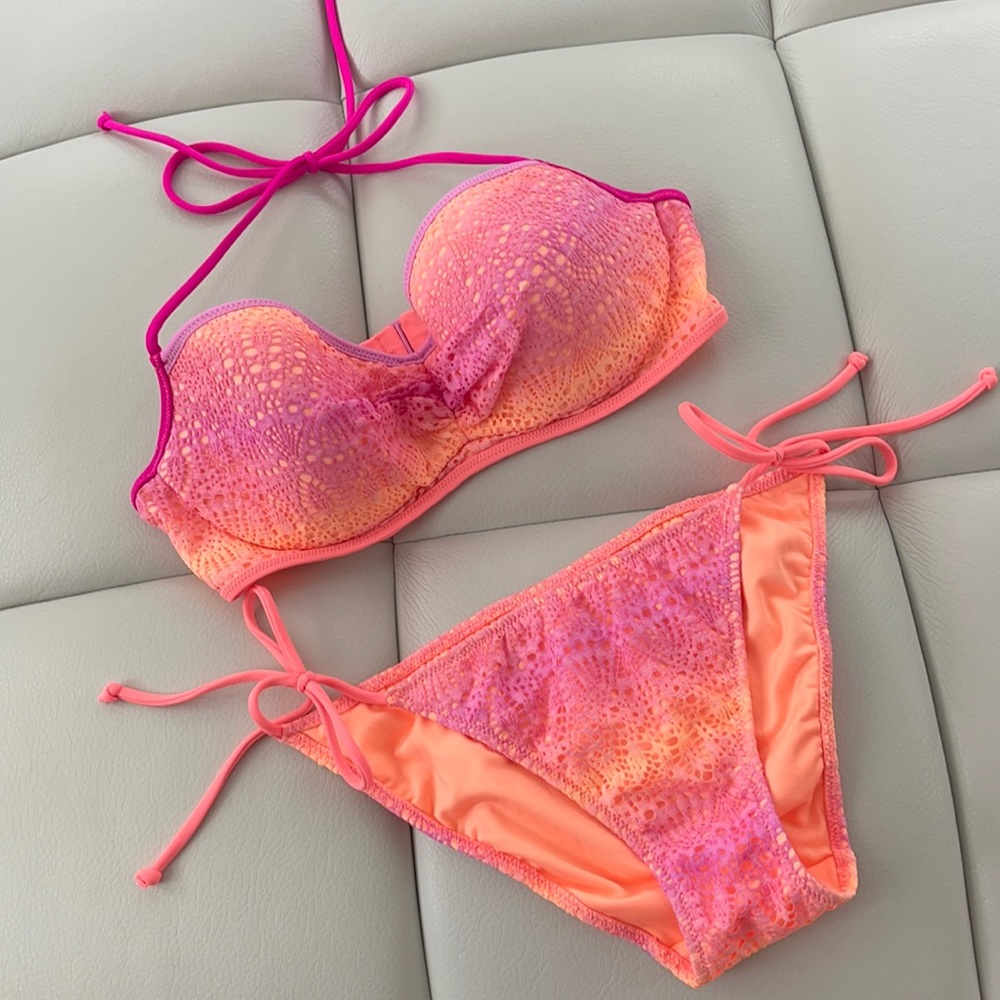 Victoria’s Secret Ombré colored bikini set!